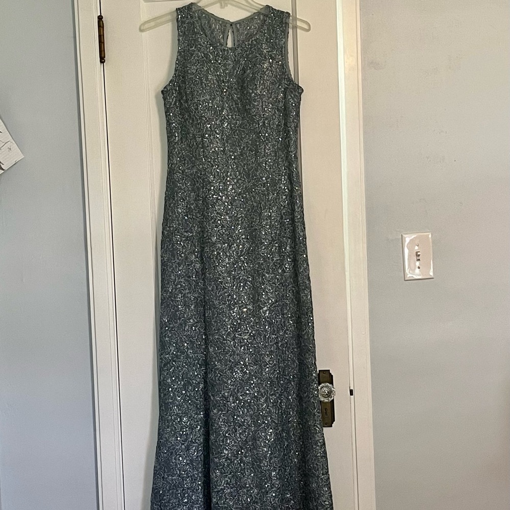 Floor-length Evening Gown/Prom Dress